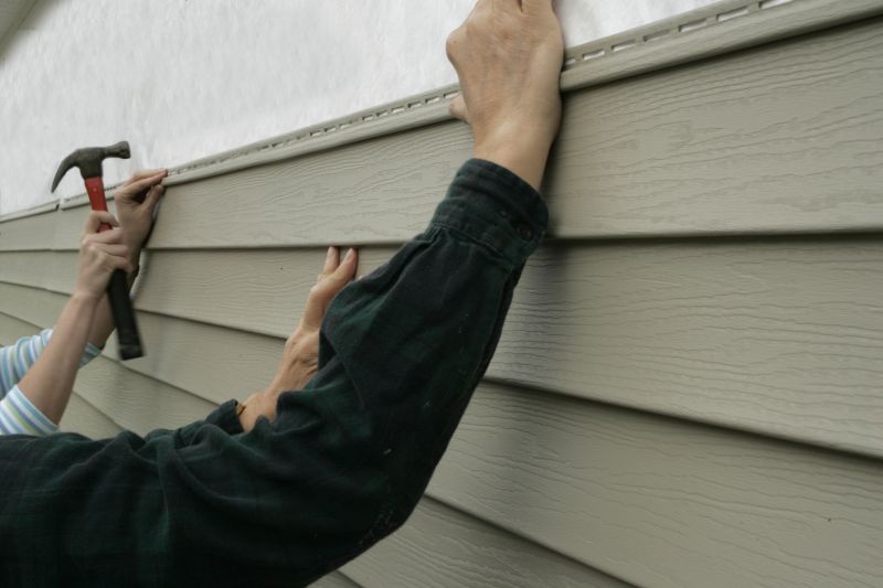 Vinyl Siding Repair - Seam Sealing
